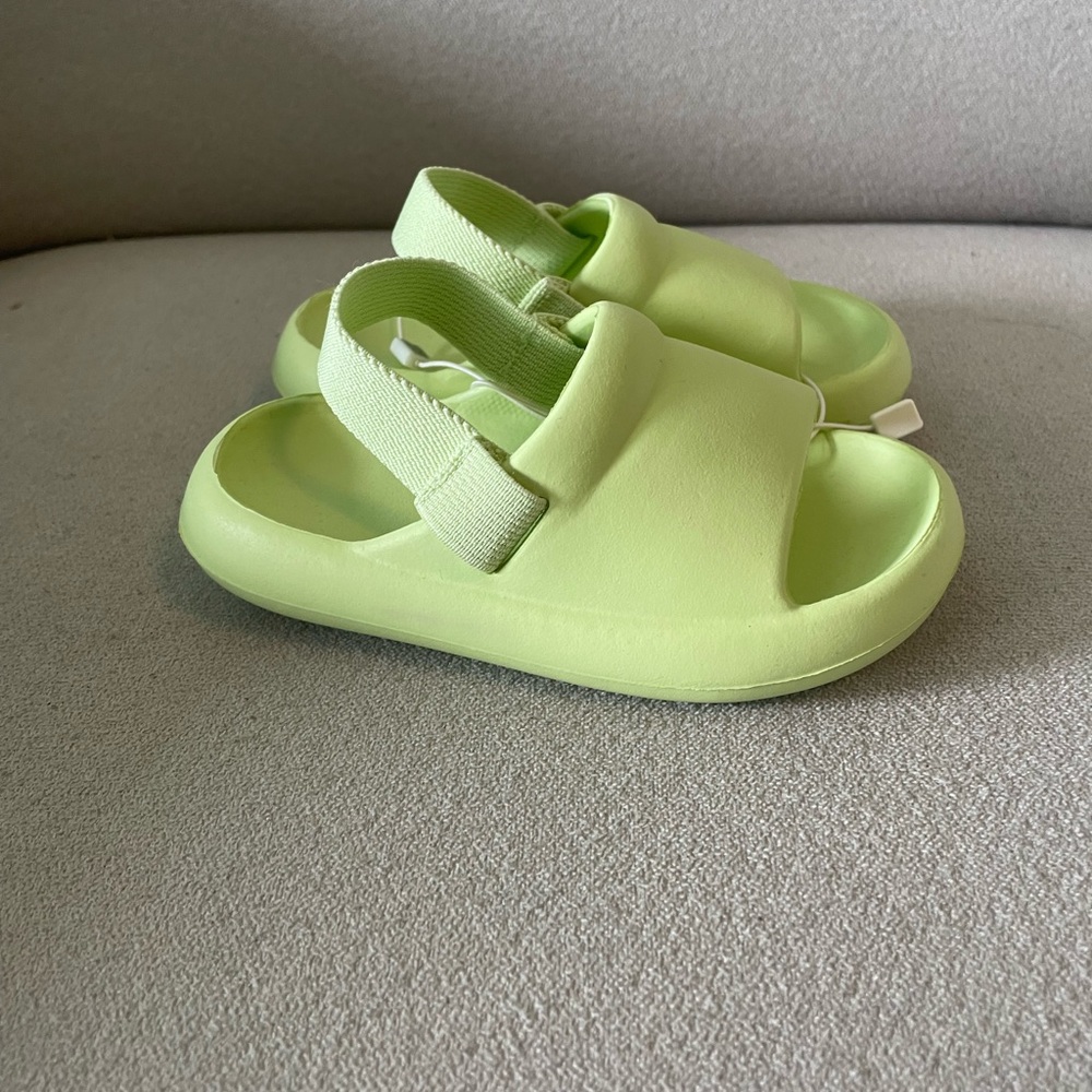 ZARA BABY/ MONOCHROMATIC RUBBERIZED SANDALS - Picture 3 of 7